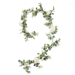 Flores decorativas Garland de eucalipto artificial con camelias 6.4 pies Vina falsa colgante Ivy para la boda Decoración de la mesa del arco de la fiesta del fondo de la boda