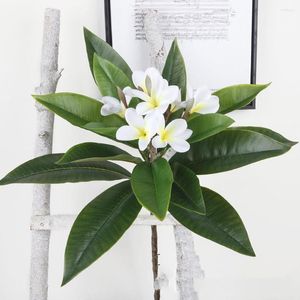 Decoratieve bloemen kunstmatige bloem lange stengel frangipani takken binnen huis woonkamer bruiloft groene nep planten