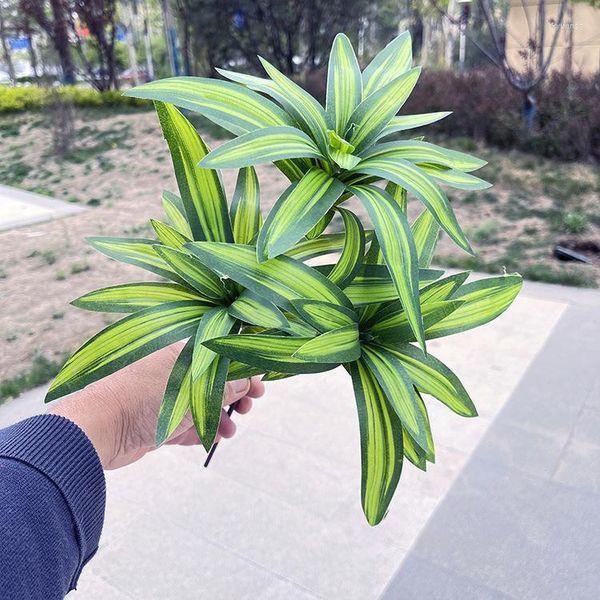 Fleurs décoratives Lis Artificiel Plante Verte Feuilles Maison Balcon Décoration En Plastique En Pot Simulation Lys Branchrd Et Feuilles Plantes