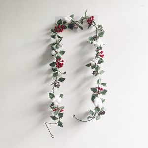 Decoratieve bloemen Kunstmatige dennenappels en bessen slingershangende nepplant voor kerstjaar thuis decoratie muurdecoratie