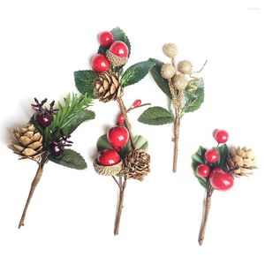 Decoratieve bloemen kunstmatige dennen picks bessen kerstdrooge bloem met kegels rode baries 10stcs tak voor wenskaarten