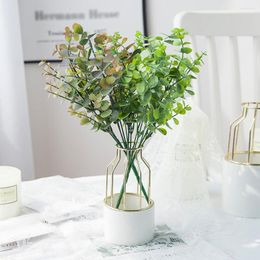 Fleurs décoratives plantes en plastique artificielles feuilles 7 fourchettes branche d'eucalyptus vert pour Vase de jardin maison décoration de mariage de noël faux