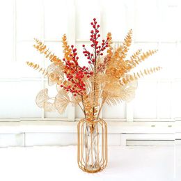 Fleurs décoratives Artificielle Rouge Berry Bouquet Faux Plante Feuilles D'eucalyptus Vases Pour La Maison Année Fête Décor Décoration De Noël