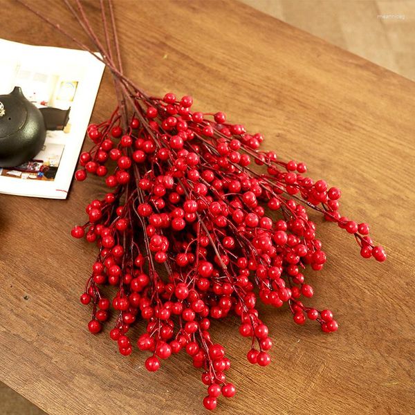 Fleurs décoratives artificielles tige de baies de houx rouge fausses baies d'arbre de Noël feuilles dorées pour la décoration de table de maison d'hiver de Noël
