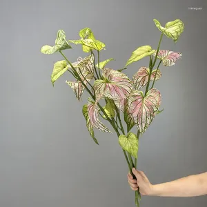 Fleurs décoratives artificielles feuilles de palmier rouge
