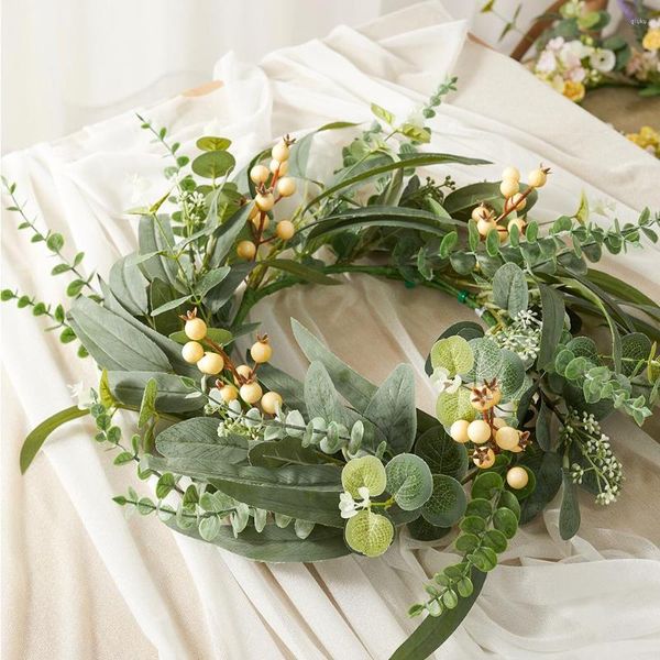 Flores decorativas Flor de rosa artificial Lavanda Guirnalda de eucalipto con bayas para la pared de la puerta Fondo de la boda Hogar Hola Decoración al aire libre