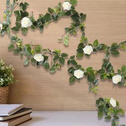 Flores decorativas Vines de rosas artificiales Pogografía Proporro Vina Hojas de falso colgantes Floral para la fiesta Decoración de la pared del fondo del hogar