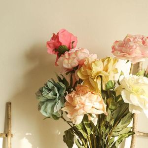 Decoratieve bloemen Kunstmatige zijde verbrande-achtige roze pioen tak met groene bladeren voor woonkamer decoratie Flores Artificiales