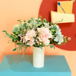 Decoratieve bloemen Kunstmatige zijde Rose Hydrangea Pieter Bouquet Bruid met nep -thuisbruiling Decoratie -accessoires