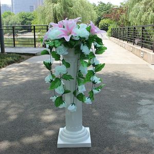Decoratieve bloemen Kunstmatige zijde Rose Lily Flower met Romeinse kolom voor winkelcentra