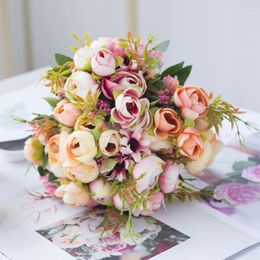 Fleurs décoratives Artificial Silk Tea Rose Bride Bouquet DIY HOME CHOISS Table de table pour le mariage Daisy Flower Fake Plantes