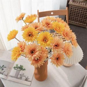 Fleurs décoratives Tournesol artificiels Gerbera Flower Table de mariage ACCESSOIRES DE DÉCORIE DE FAUX FAUX PLANTES