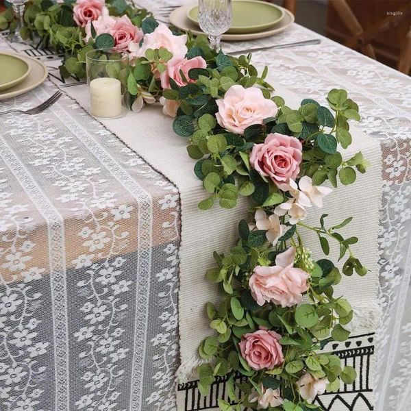 Flores decorativas Vid artificial Guirnalda de flores realista Elegante rosa falsa Simulación Eucalipto blanco para la decoración del banquete de boda