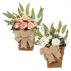 Decoratieve bloemen mand krans kunstmatige roze bessen wilde bloemen crème hortensia deurhanger front