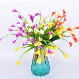 Decoratieve bloemen mooi 35 koppen/boeket mini kunstmatige calla met blad plastic nep lelie aquatische planten thuiskamer decoratie bloem