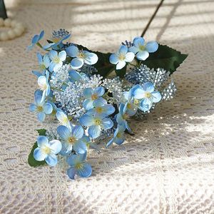 Decoratieve bloemen Mooie Hydrangea Fruit Bessen Tak met bladeren Garden Roze kamer Decor Artificiële bloem Flores Deco Mariage Wedding