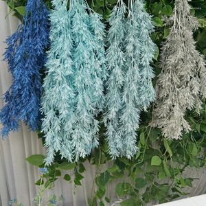 Decoratieve bloemen blauw witte kunstmatige simulatie gras muur hangende plant decoratie achtergrond rattan groen