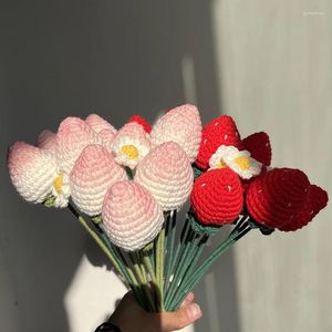Fleurs décoratives tressées artificielles fraises, simulation de fleurs, ornement de maison, bouquet tricoté à la main, cadeau de fête des mères, des enseignants