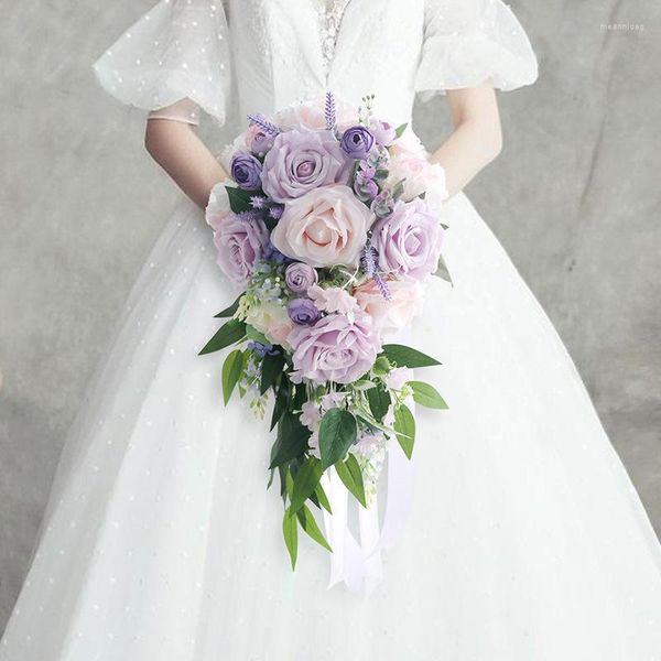 Fleurs décoratives mariée tenant une cascade de mariage de style européen style goutte d'eau bouquet de mariée européenne artificielle rose fleur pourpre