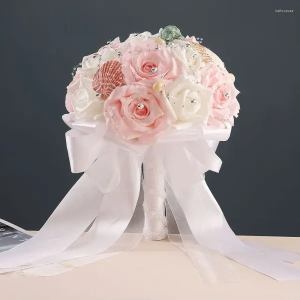 Fleurs décoratives mariée de mariée tenant une simulation en mousse fleur bouquet de rose blanc coque coréenne coréenne