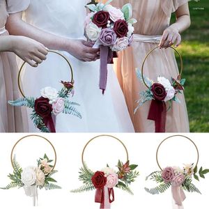 Fleurs décoratives Bridesmaid Gold Hoop Bouquet pour mariage Cérémonie de douche nuptiale artificielle Couronne de rose Porte d'entrée Mur