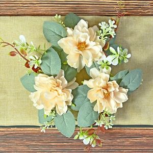 Decoratieve bloemen kandelaar Garland slinger desktop kaarsendecoratie elegante kunstmatige dahlia kransring met groene bladeren voor huishuwelijk