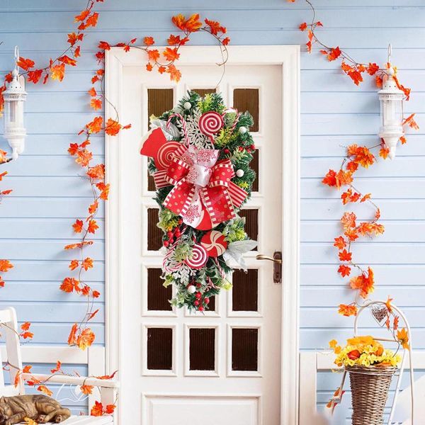 Flores decorativas, bastón de caramelo, corona navideña, botín en forma de lágrima, decoración navideña roja y blanca con adornos de bolas, guirnalda