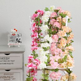 Flores decorativas Cereza Enredadera artificial Plástico falso Colgante Ivy Decoración del hogar Decoración de la pared de la boda Mariage 220 cm