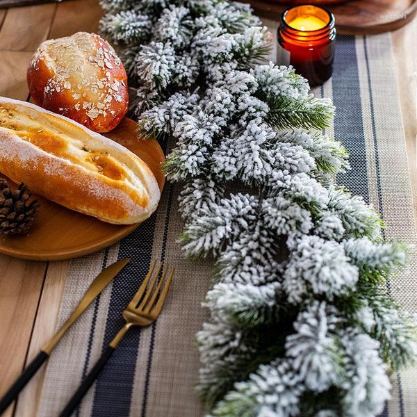 Flores decorativas Cinturón de cedro navideño con flor artificial Árbol de simulación Vid Planta verde Accesorios de paisajismo Hogar Montado en la pared