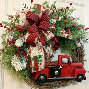 Fleurs décoratives couronnes de décoration de porte de noël ornements de camion rouge réalistes avec des branches de pin de baies d'arc artificielles pour la fête à la maison