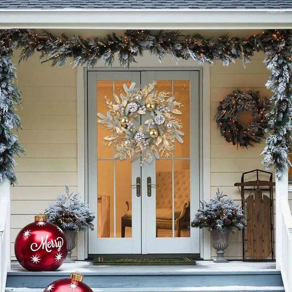 Couronne de fleurs décoratives de noël, fait à la main, avec aiguilles de pin, décoration d'hiver avec baies et cônes argentés pour fenêtre de maison