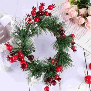 Decoratieve bloemen Kerstkrans Rings Holly Berry Ring Kunstmatige rode bessen dennennaalden voor Garland de toegangsdeur