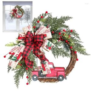 Decoratieve bloemen kerstkrans deur decors groene gebladerte auto rode bloementuin met vrachtwagen vakantiedecoraties accessoires