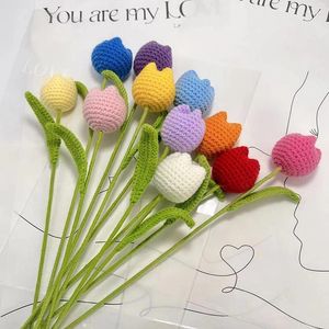 Flores decorativas Creativo tejido a mano Tulipán Flor de ganchillo Acabado Plantas tejidas a mano Ramo artificial para regalos del día de la madre