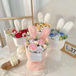 Fleurs décoratives Crochet Flower Bouquet Valentin Day Cadeau de mariage Graduation invitée avec oreille en peluche d'anniversaire