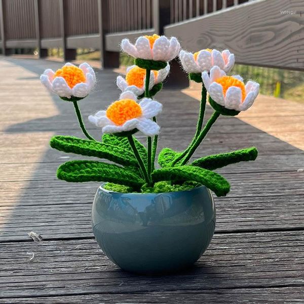 Flores decorativas Ganchillo Tejido Manzanilla Planta Artificial En Maceta Bonsai Tejido A Mano Regalos Divertidos Para La Habitación Decoración De La Mesa Del Hogar Para Un Amigo