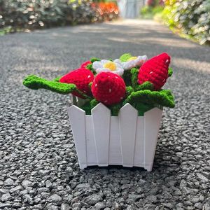 Fleurs décoratives crochet tissé la fraise en pot plante artificielle bonsaï à main tricoté cadeau drôle pour la chambre idées de table d'accueil décor anniversaire décor