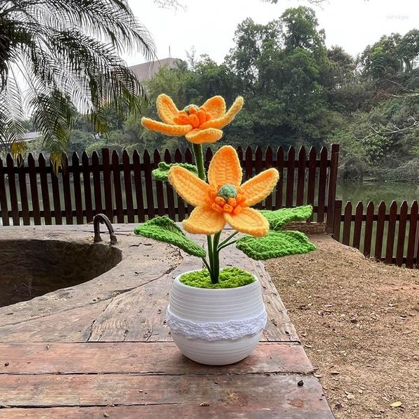 Flores decorativas Ganchillo Marsh Marigold Plantas Bonsai Artificial Tejido a mano Regalos para el hogar Habitación Mesa Escritorio Decoraciones Accesorios