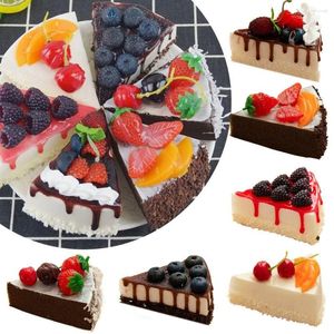 Decoratieve bloemen Toon Home Decoratie Koelkast Magneet Simulatie Triangle Cake Food Model Bakery Scene Ornament Artificial Fruit Cakes