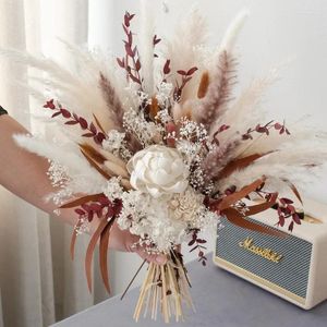 Fleurs décoratives Arrangement de fleurs sèches Pampas Grass Bohemian Style Wedding Bouquet Bride Bridesmaid tenant la fête à la maison Décoration