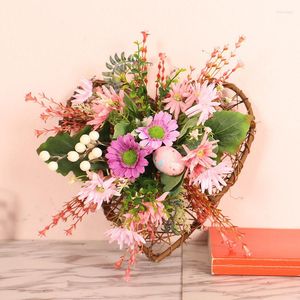 Flores decorativas Guirnalda en forma de corazón de Pascua Decoraciones de huevos Corazones para el hogar Ratán Anillos de crisantemo salvaje Adornos para puertas Colgantes