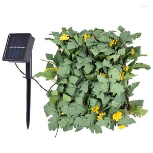 Clôture à fleurs décoratives, écran de confidentialité élégant, décor de feuilles imperméables, revêtement vert résistant aux intempéries avec lumières LED solaires