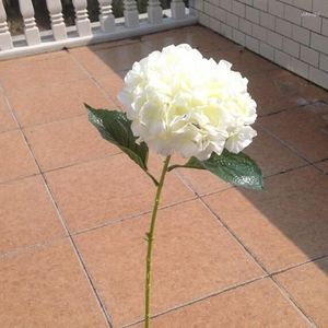 Fleurs décoratives Élégant Hortensia Blanc Fleur Artificielle En Soie Centres De Mariage Bouquet Ornement De Noël Guirlande Décoration De La Maison 6