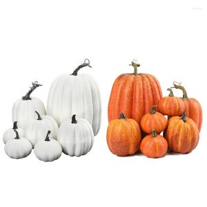 Decoratieve bloemen, elegante gele witte schuimpompoenen, perfecte herfstdecoratie voor Thanksgiving, Halloween en oogstfeesten