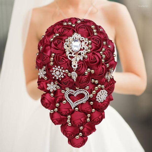 Flores decorativas Est Cascada Boda Ramo de mano para novia y dama de honor Vino Cristal rojo Simulación Rosa Hecho a mano