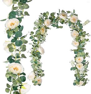 Decoratieve bloemen Eucalyptusslinger met witte rozen Kunstmatig nepgroen Bloemenwijnstokken voor feestbruiloft Tafeldecor