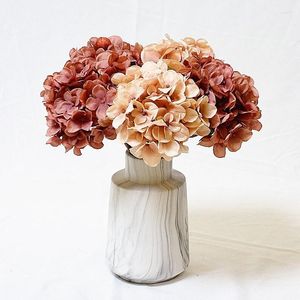 Fleurs décoratives Rétro européen Rétro Hydrangea Branche artificielle pour les vases accessoires Diy Wedding Home Garden Material Faute Fleur