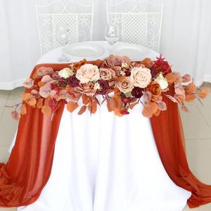 Decoratieve bloemen Europese trouwtafel Bloemdecoratie Autumn Outdoor Scene Layout Simulatie Banquet Art