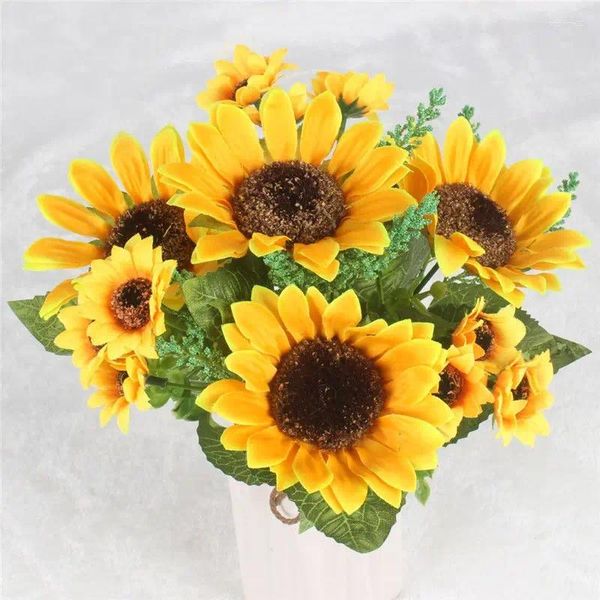 Flores decorativas Oficina falsa Guirnalda de bricolaje 7 ramas Scrapbooking Fiesta Ramo de flores Girasol amarillo Decoración del hogar artificial