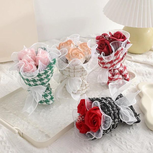 Fleurs décoratives mode faux Rose Bouquet savon fleur 3 têtes Ins simulé main tenant saint valentin cadeaux de mariée boîte décor maison mariage